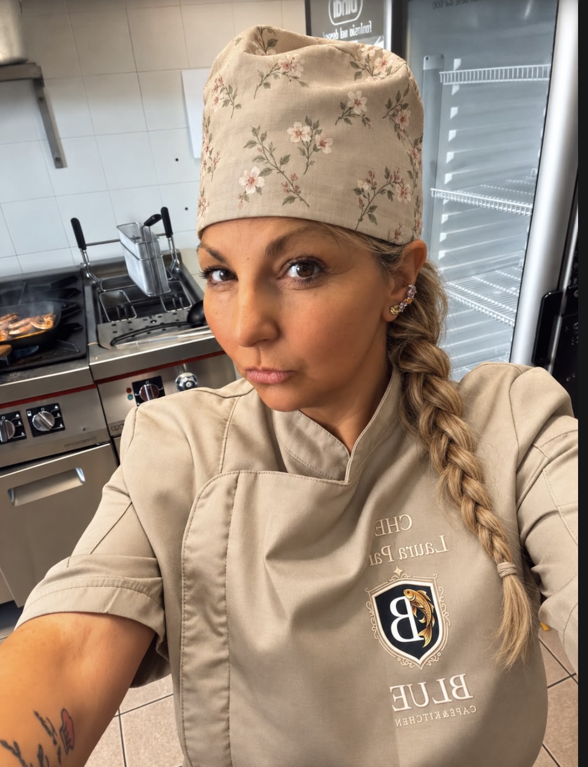 La chef Laura Parodi nella cucina del BLUE